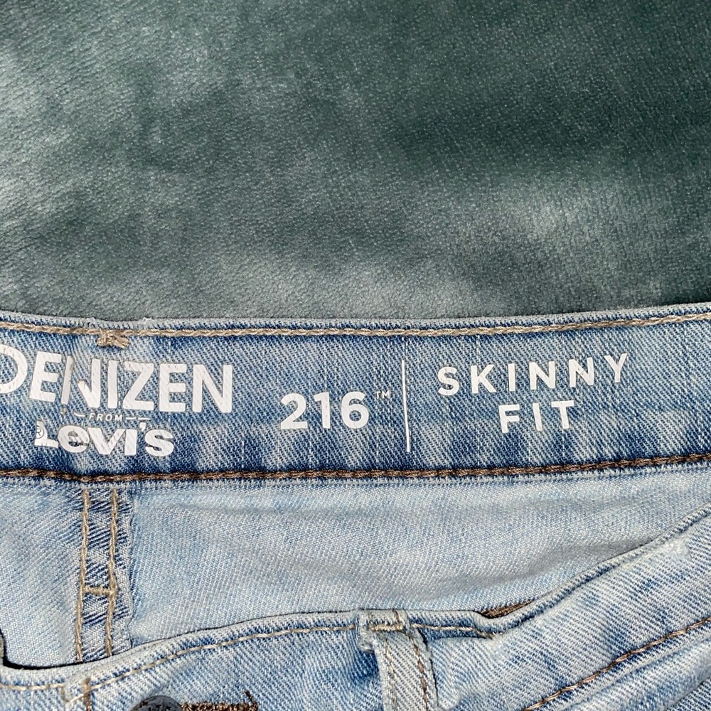 Levi Men’s Blue Jeans - Picture 3 of 4